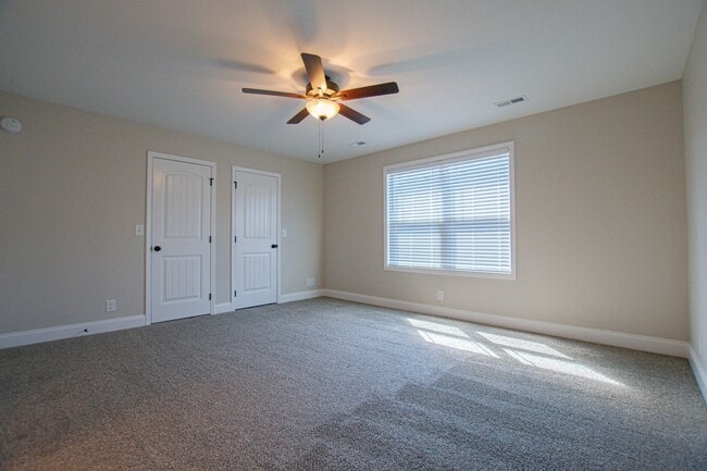 Building Photo - Pet Friendly Two Bedroom!