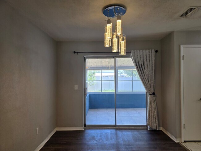 Building Photo - 2 Bedroom 1.5 Bath in the Desirable Disston Heights Neighborhood