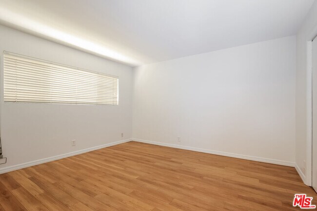 Building Photo - 1608 S Bentley Ave
