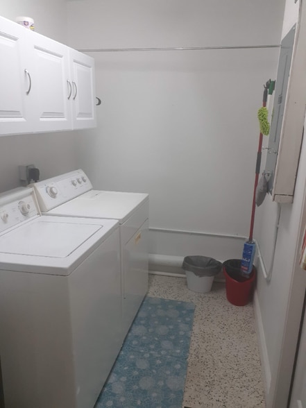 Building Photo - 117 SE Solaz Ave