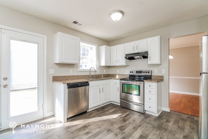 Building Photo - 208 Whixley Ln