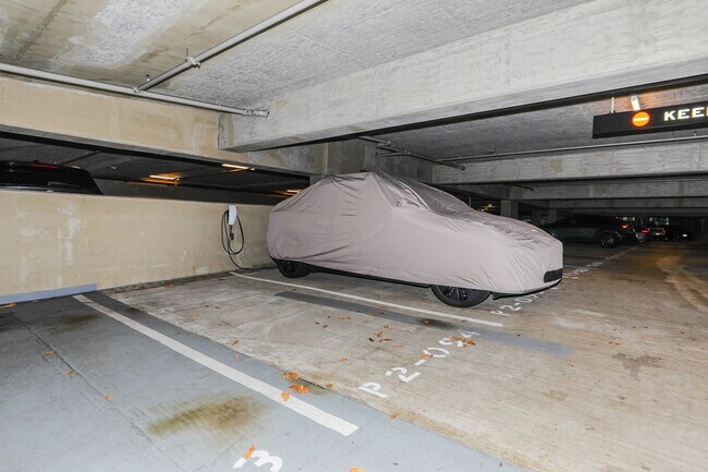 Building Photo - KOULA 2b2b1pkg Ready to Move In!