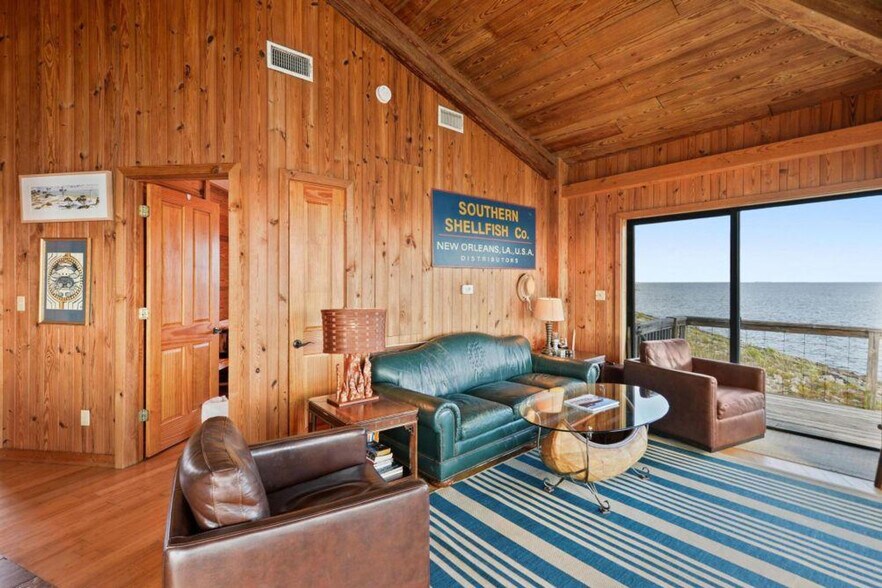 Building Photo - 6001 Belle Fontaine Dr