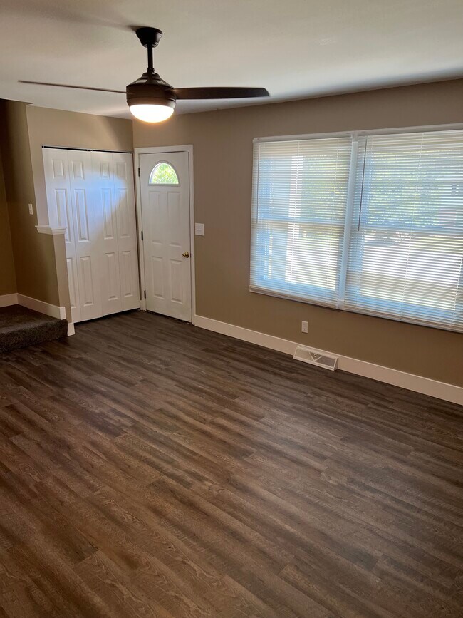Building Photo - 918 Badger Ln