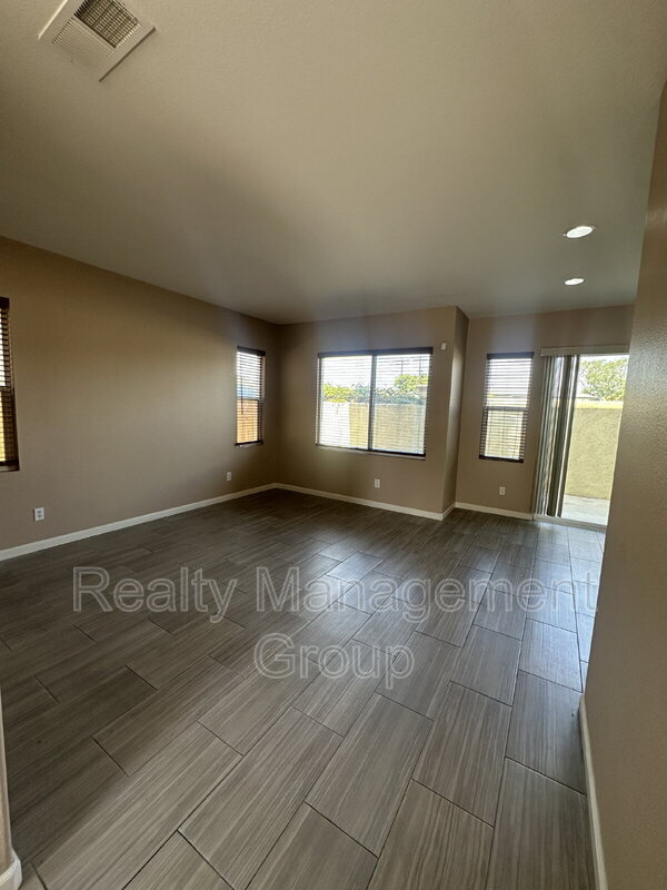 Building Photo - 2303 Wisteria Way