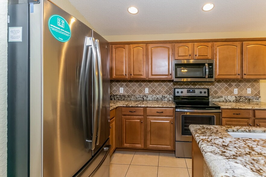 Building Photo - 2350 Meadow Oak Cir