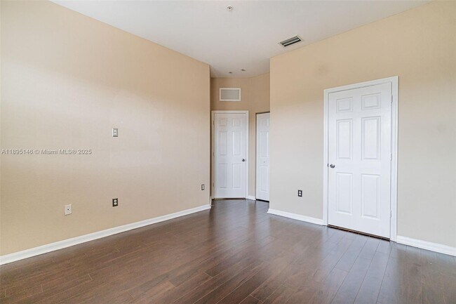 Building Photo - 8800 NW 107 Ct