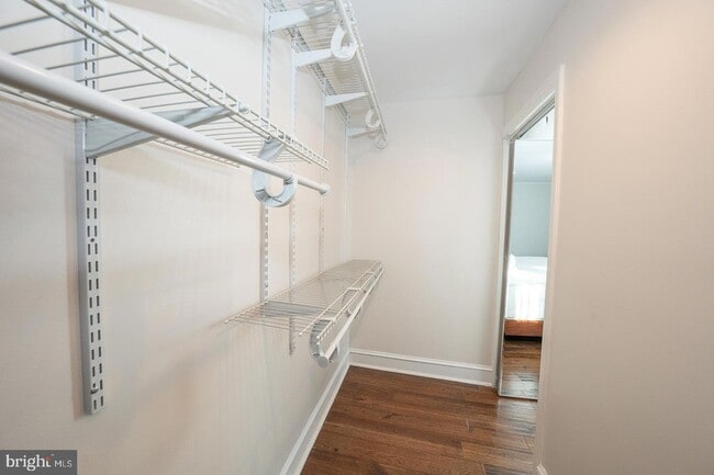 Building Photo - 227 E Hathaway Ln