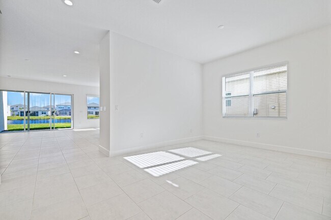 Building Photo - 32754 Tree of Life Ave