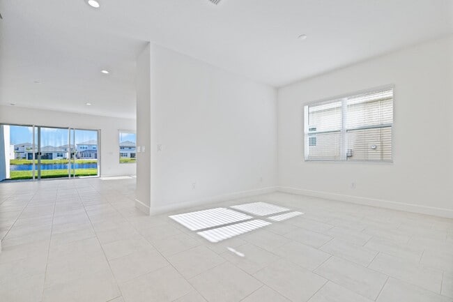 Building Photo - Luxurious gated community 5-Bedroom Rental...