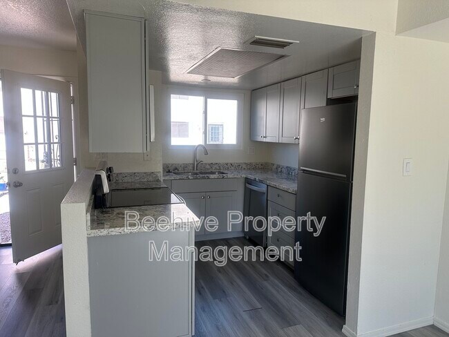 Building Photo - 2732 E Culver St