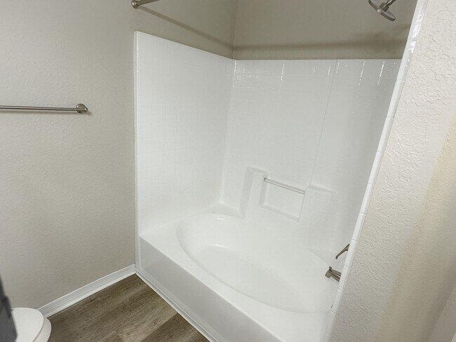 Building Photo - Crescent Place - 22-206
