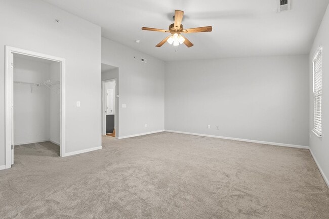 Building Photo - Town House in North Raleigh- Available Now