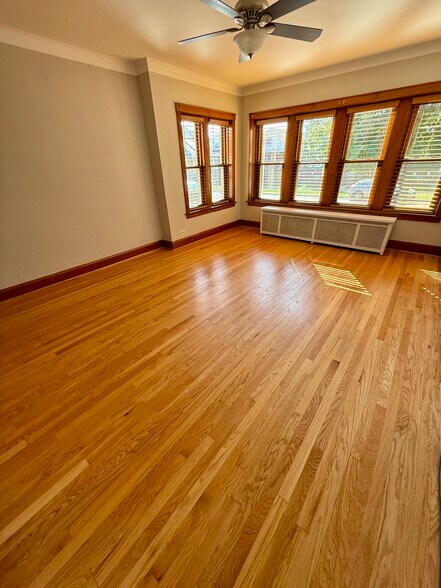 Living Room - 5336 W Dakin St