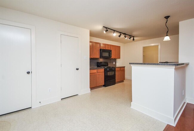 Building Photo - 5726 Silver Oak