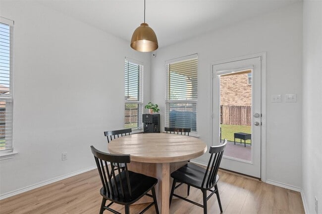 Building Photo - 1124 Hemlen Cv