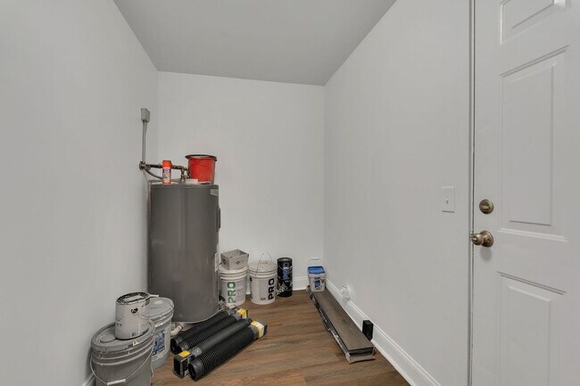 Building Photo - Incredible Fully-Updated 3 Bedroom Home wi...