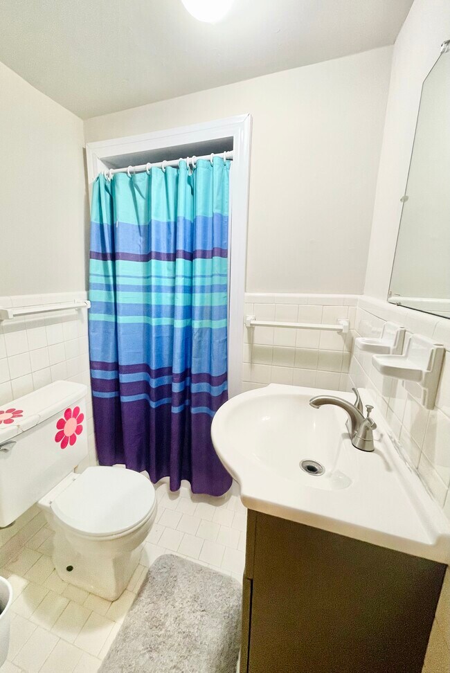 Building Photo - 4006 S Crestview Dr NW