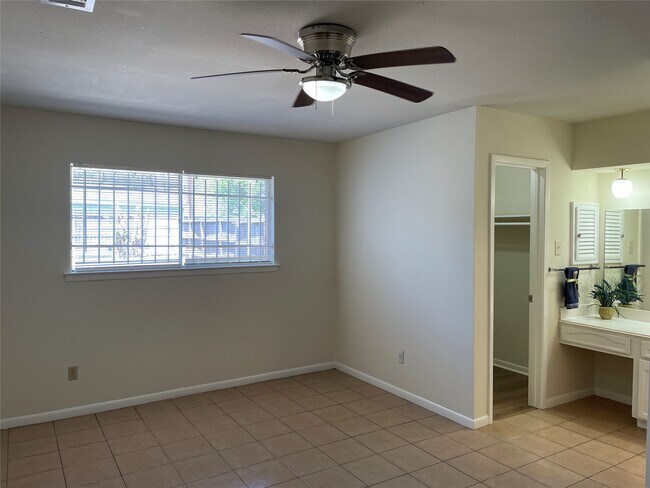 Building Photo - 8830 Sharpcrest St