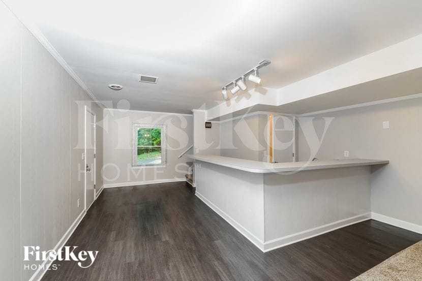 Building Photo - 4609 Oakcliffe Rd