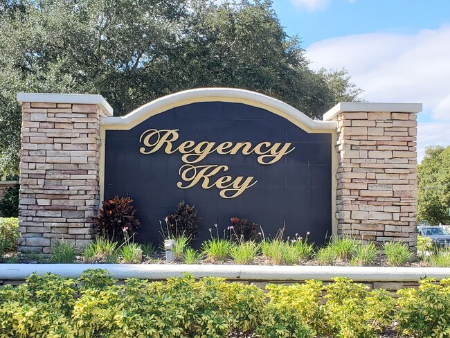 Building Photo - Brandon townhome with 2 bedrooms, 2 baths ...
