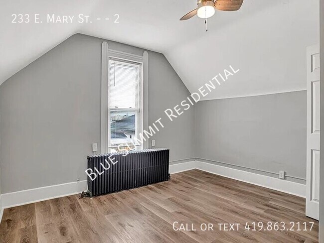 Building Photo - 233 E Mary St