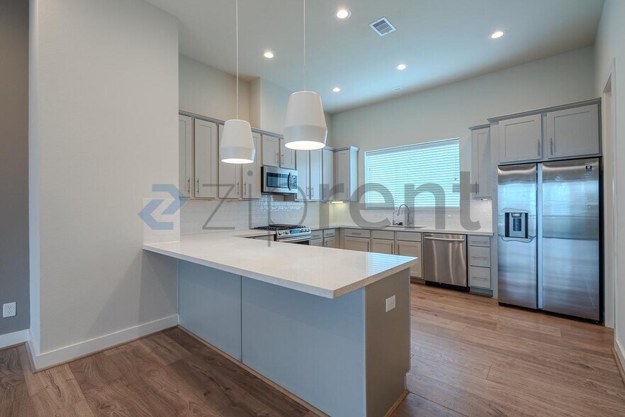 Building Photo - 5209 Allen St