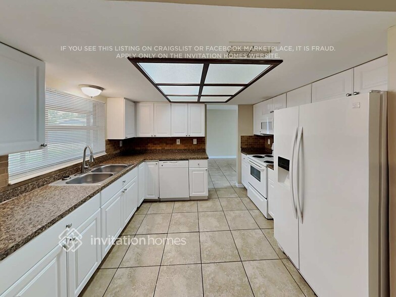 Building Photo - 718 Fortuna Dr