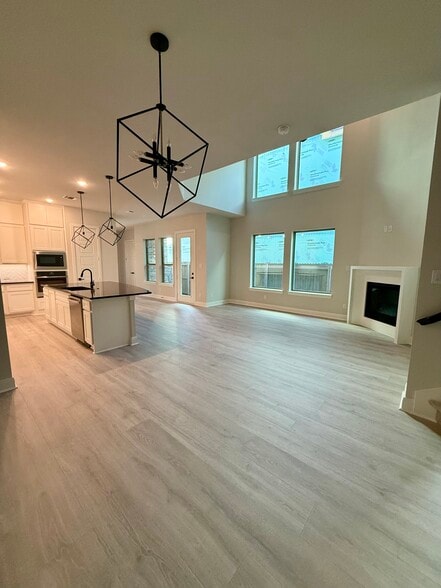 Building Photo - 1502 Roundup Way