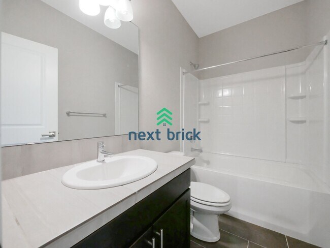 Building Photo - 3 Bed and 3 Bath Stunning Townhome is Available for Rent!