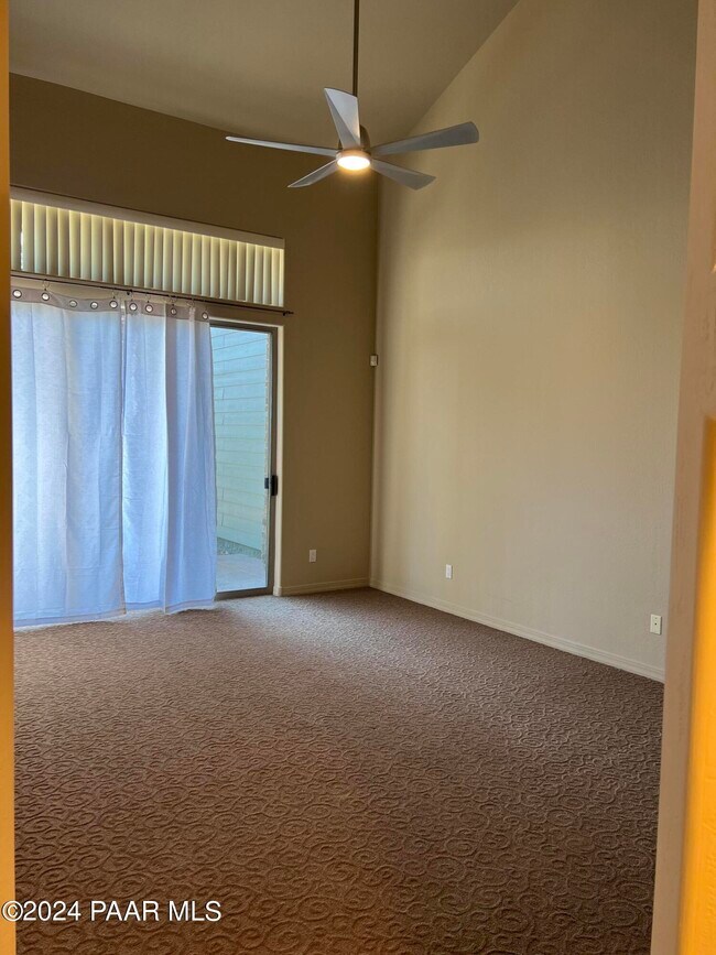 Building Photo - 671 Crosscreek Dr