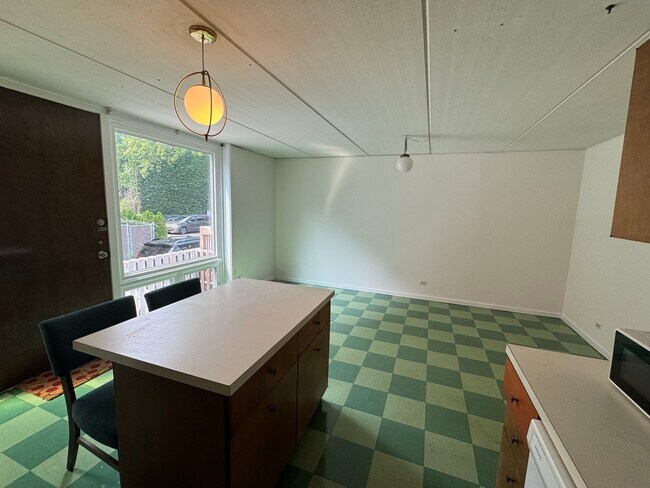 Building Photo - 5140 S Dorchester Ave