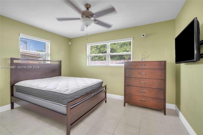 Building Photo - 2825 SW 5th St