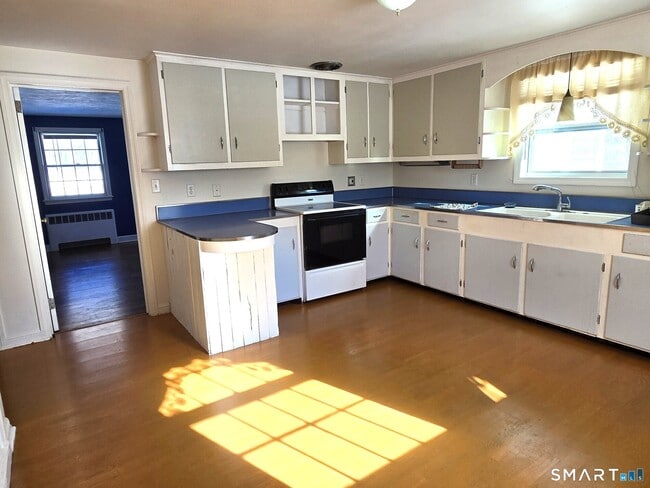 Building Photo - 134 Camp St