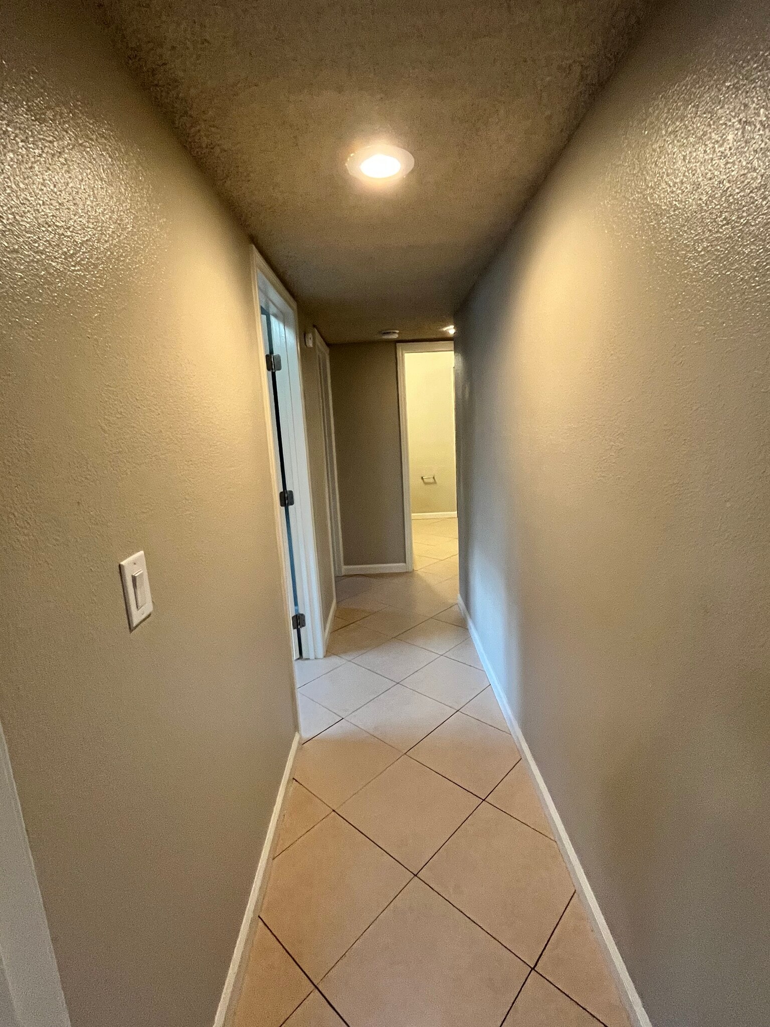 Building Photo - 8512 Tamarack Ave