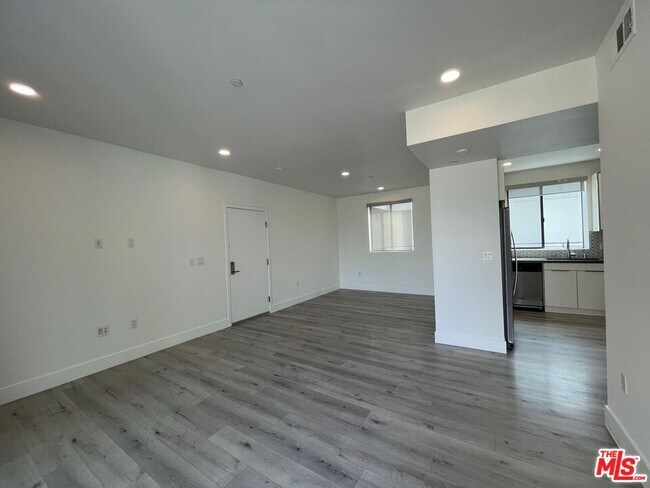 Building Photo - 14612 Calvert St
