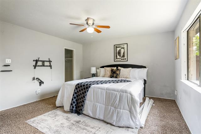 Building Photo - 122 W Way Dr