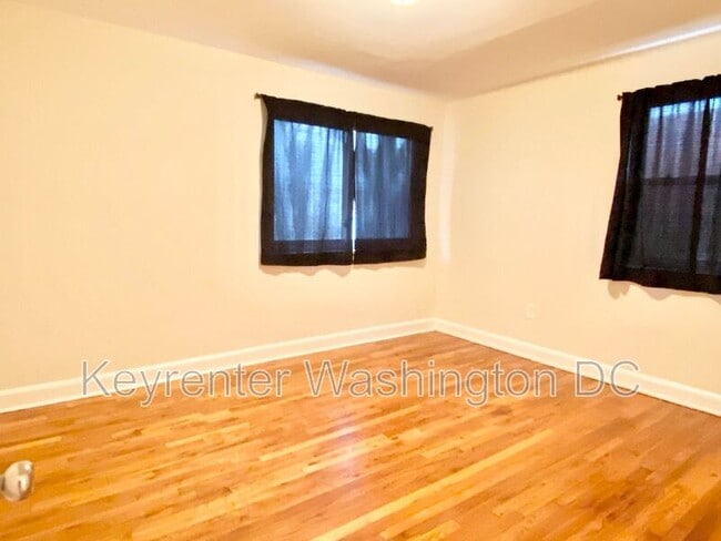 Building Photo - 4615 Central Ave NE