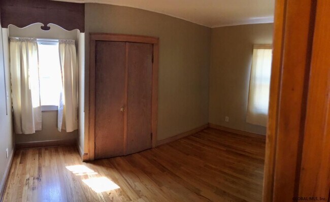 Building Photo - 134 Elm St