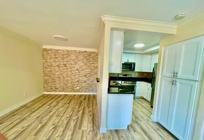 Building Photo - 5054 Los Morros Way