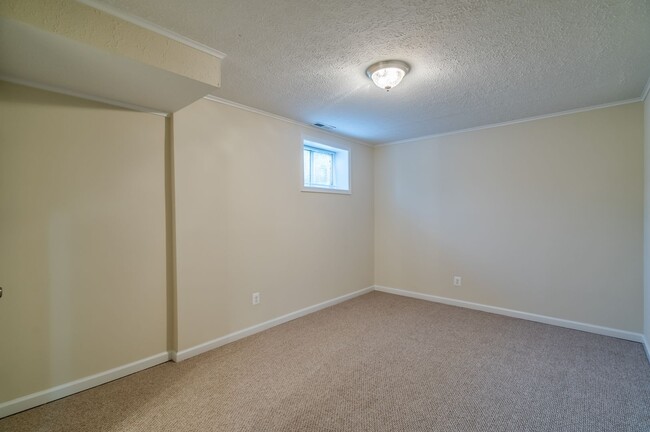 Building Photo - Location is Everything With This 3 Bedroom...