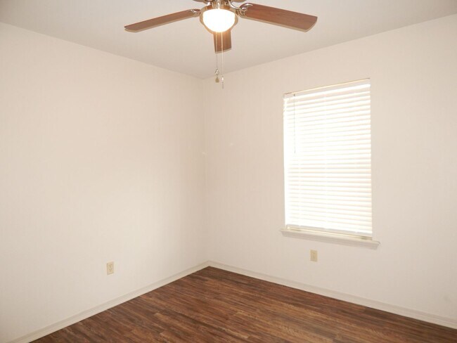 Building Photo - 10074 Wooded Way