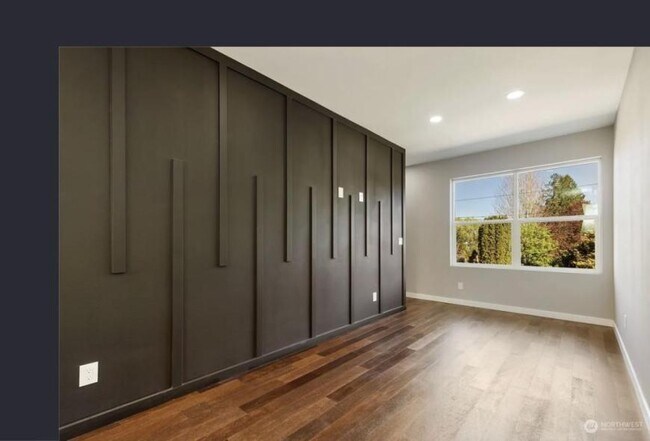 Building Photo - 2 bedroom in Seattle WA 98106