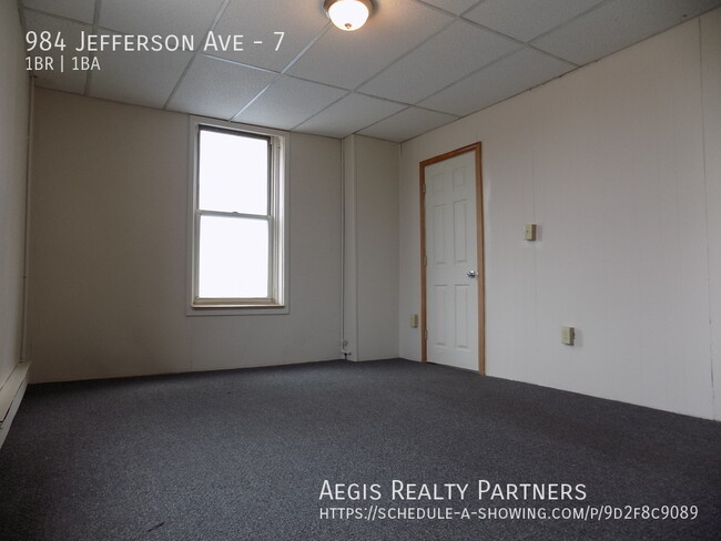 Building Photo - Great 1 Bedroom Apartment!