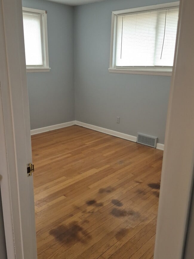 Building Photo - 9352 Bellefontaine Rd