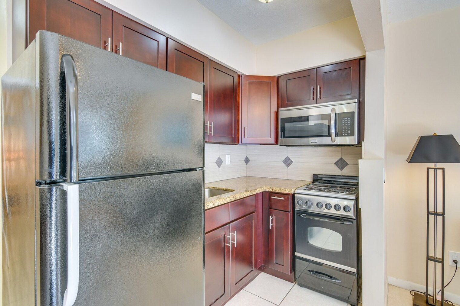 Building Photo - 412 NE 4th Ave