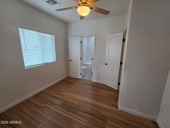 Building Photo - 1522 W Polk St
