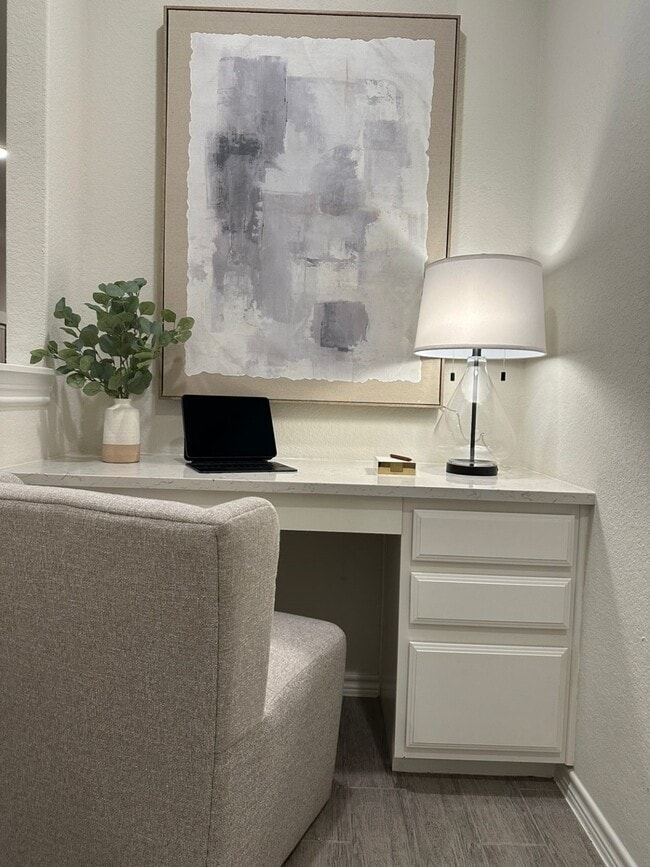 Building Photo - 130 Pioneer Canyon Pl