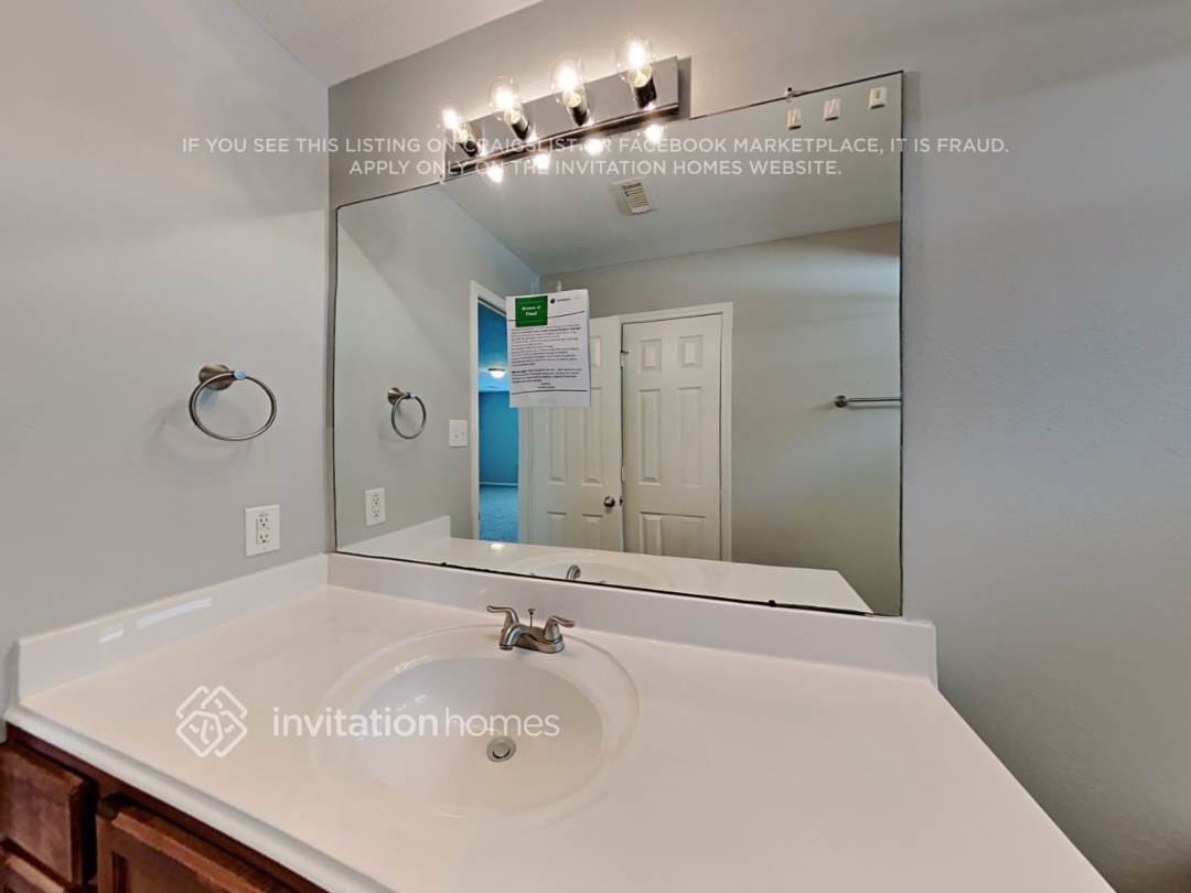 Building Photo - 3601 Pine Valley Dr