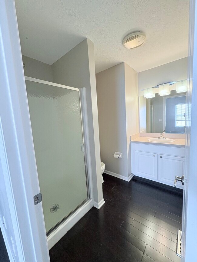 Building Photo - Stunning 2BR 3BA w/ Garage & Central A/C in Westerville!